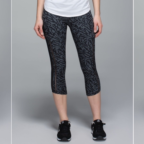 Lululemon Hot To Street Crop leggings. Grey and black patterns. 21 1/2". Size 8. - Picture 1 of 15